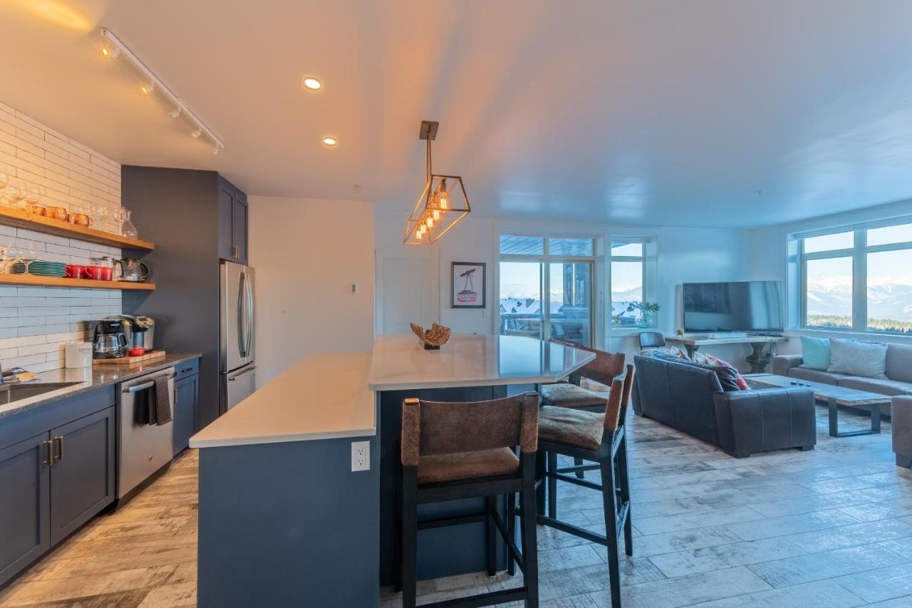 Fully Renovated Ski-In/Out Loft With Private Hot Tub! Голдън Екстериор снимка