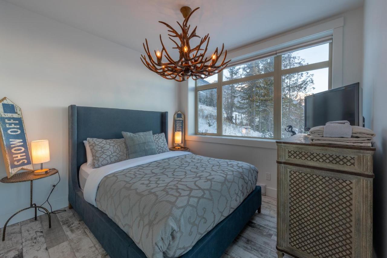 Fully Renovated Ski-In/Out Loft With Private Hot Tub! Голдън Екстериор снимка